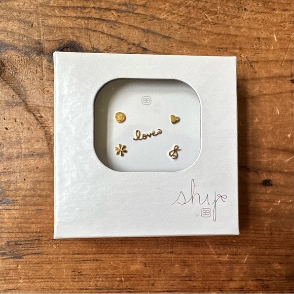 Sydney Evan Jewelry - Sydney Evans 14K Gold and Diamond Mismatching Stud Earrings Love Flower Daisy